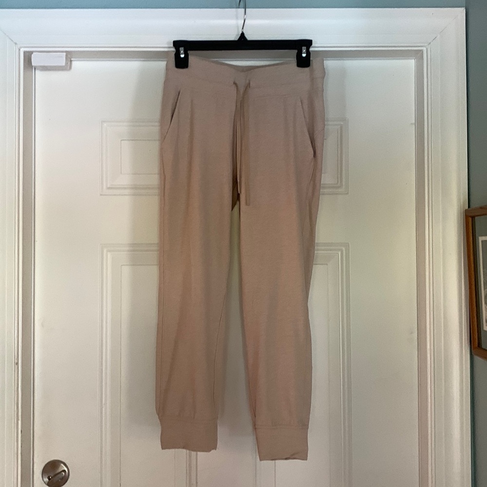 Lululemon cropped joggers